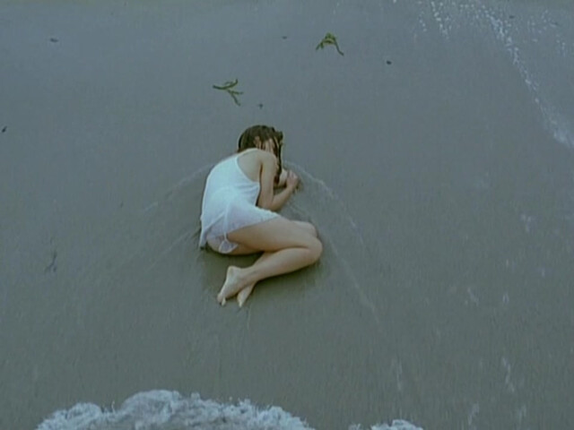 Julia Brendler nude, Kirsten Dunst sexy – Deeply (2000)