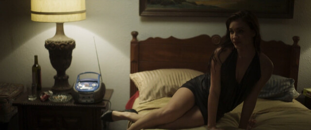 Megan Fox sexy – Midnight in the Switchgrass (2021)