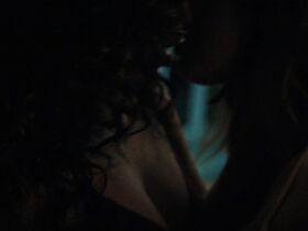 Olivia Scott Welch sexy, Kiana Madeira sexy, Julia Rehwald sexy – Fear Street Part 1 1994 (2021)