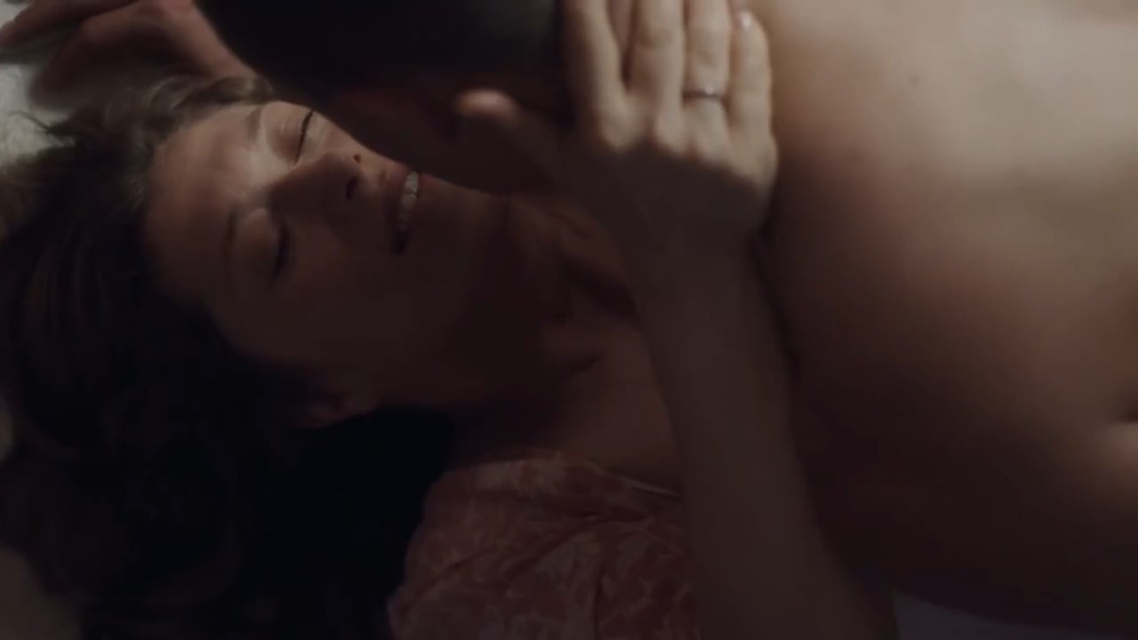 Branka Katic sexy – Zivot traje tri dana (2017)