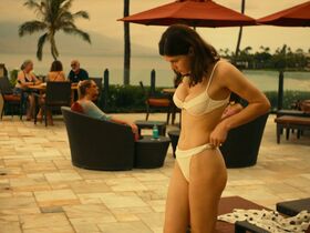 Alexandra Daddario sexy, Sydney Sweeney sexy, Brittany O’Grady sexy, Connie Britton sexy – The White Lotus s01e01 (2021)