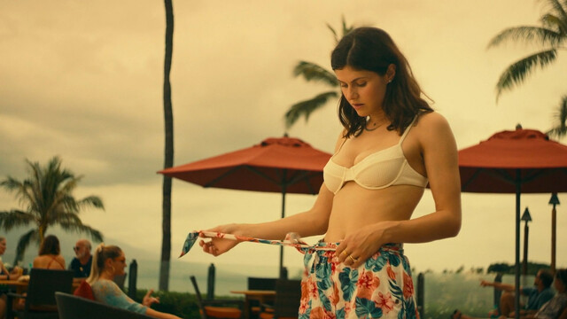 Alexandra Daddario sexy, Sydney Sweeney sexy, Brittany O’Grady sexy, Connie Britton sexy – The White Lotus s01e01 (2021)