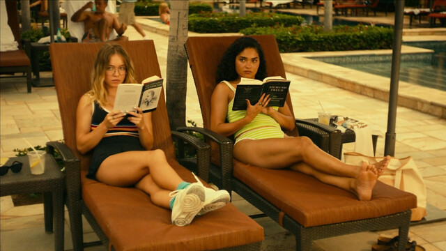 Alexandra Daddario sexy, Sydney Sweeney sexy, Brittany O’Grady sexy, Connie Britton sexy – The White Lotus s01e01 (2021)