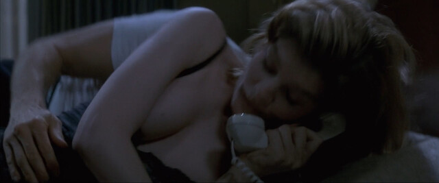 Rene Russo sexy – In the Line of Fire (1993)