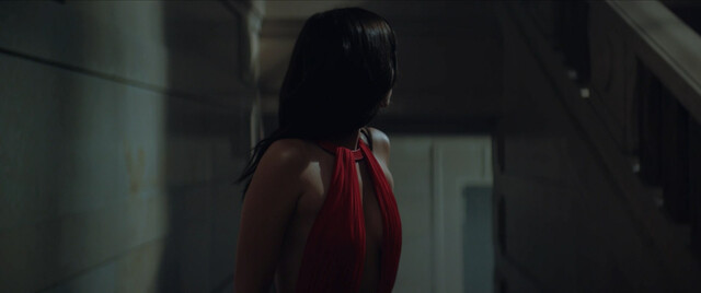 Ana de Armas sexy – Entering Red (2019)