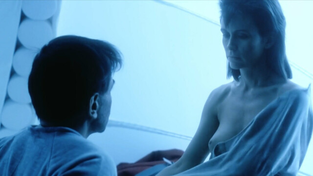Leigh Lombardi nude – Moontrap (1989)