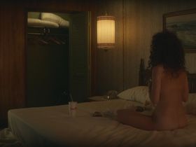 Rose Byrne sexy – Physical s01e01-04 (2021)