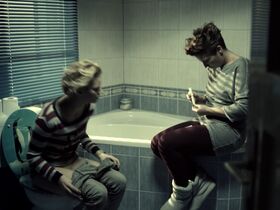 Ecija Ojdanic sexy, Iva Babic sexy – One Shot (Hitac) (2013)