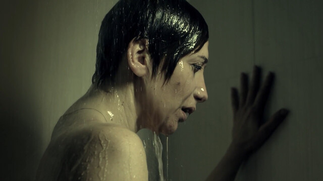 Ecija Ojdanic sexy, Iva Babic sexy – One Shot (Hitac) (2013)