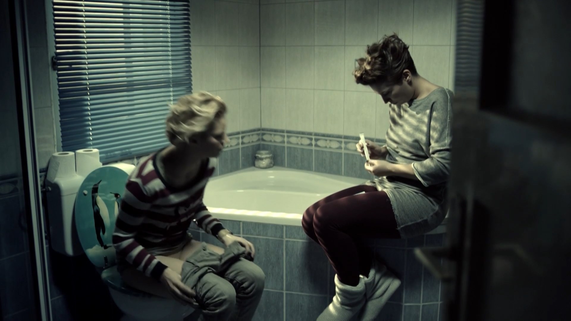 Ecija Ojdanic sexy, Iva Babic sexy – One Shot (Hitac) (2013)