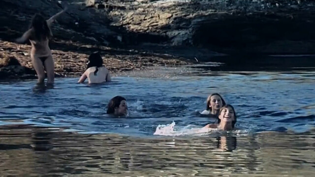 Dina Rutic nude – Devetnaest djevojaka i jedan mornar (1971)