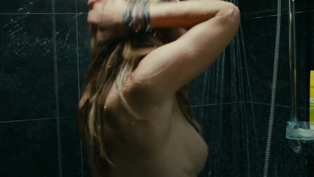 Karine Vanasse nude – Switch (2011)