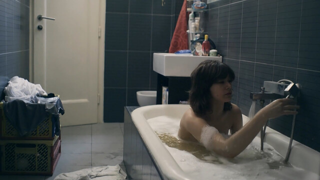 Ana Mandic nude – Momci, gde ste (2011)