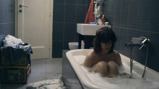 Ana Mandic nude – Momci, gde ste (2011)