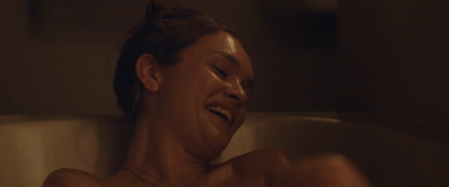 Olivia Cooke sexy – Little Fish (2020)
