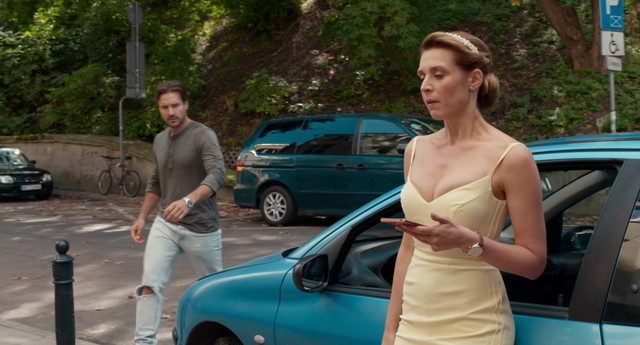 Julia Kaminska sexy, Anna Janik sexy – Narzeczony na niby (2018)