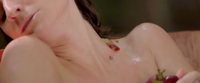 Mariana Fausto nude – Natureza Morta (2020)
