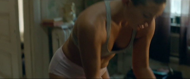 Kate Hudson sexy – Music (2021)