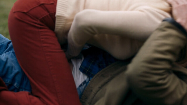 Amanda Seyfried sexy, Natalia Dyer sexy – Things Heard & Seen (2021)