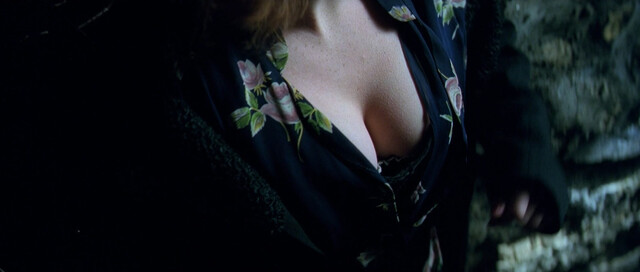 Laetitia Casta sexy – Rue des plaisirs (2002)