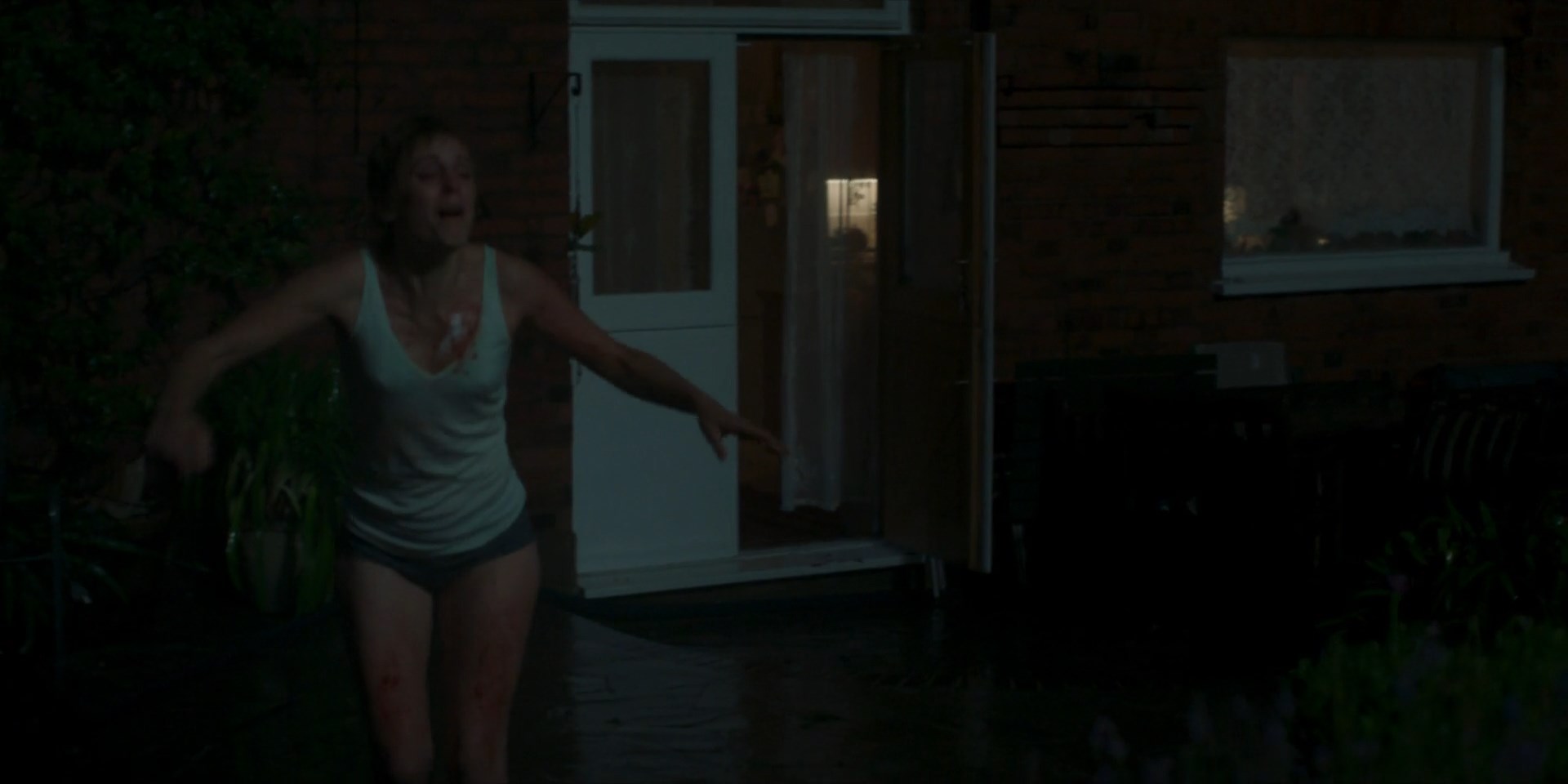 Denise Gough sexy, Emily Watson sexy – Too Close s01e01-03 (2021)