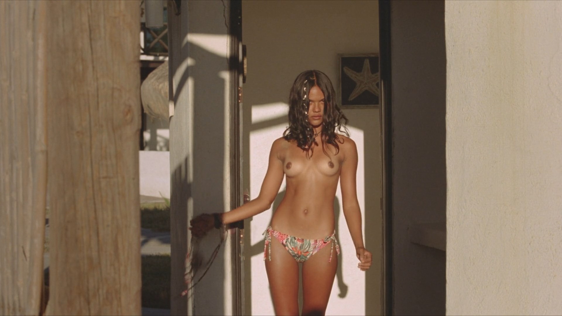 Sasha Gonzalez nude – Danyka (Mar de fondo) (2020)