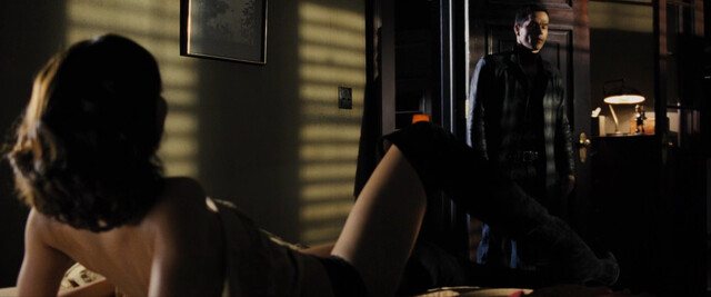 Olga Kurylenko sexy – Max Payne (2008)