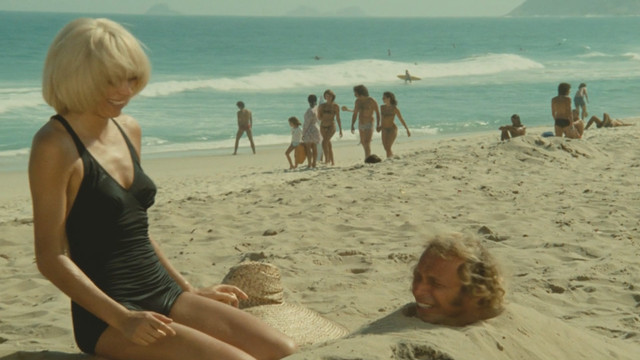Mireille Darc nude – Le Retour du Grand Blond (1974)