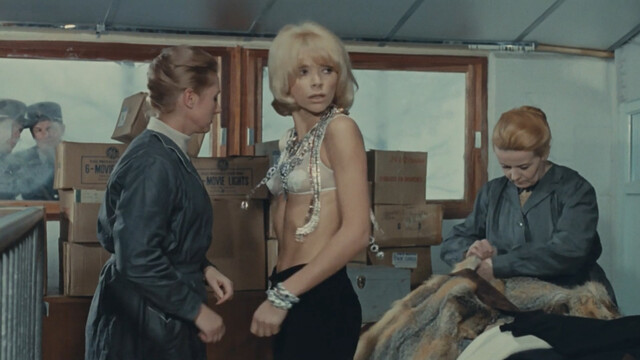 Mireille Darc nude – Troubleshooters (Laisse aller... c'est une valse !) (1971)