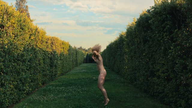 Eleanore Pienta nude – Plaisir (2021)