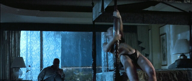 Jamie Lee Curtis sexy, Tia Carrere sexy – True Lies (1994)