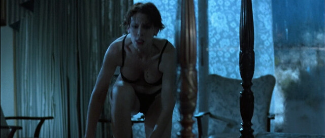 Jamie Lee Curtis sexy, Tia Carrere sexy – True Lies (1994)