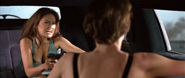 Jamie Lee Curtis sexy, Tia Carrere sexy – True Lies (1994)