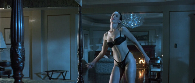 Jamie Lee Curtis sexy, Tia Carrere sexy – True Lies (1994)