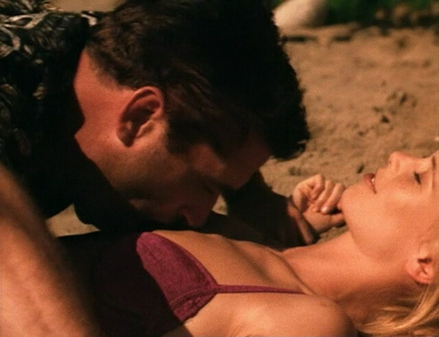 Claudia Schiffer sexy – In Pursuit (2000)