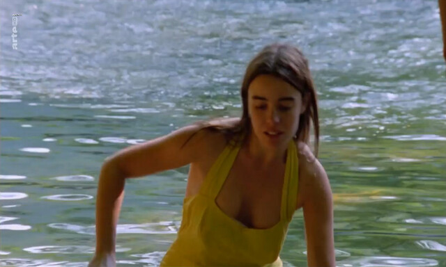Elodie Bouchez nude – Les roseaux sauvages (1994)
