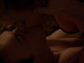 Gillian Jacobs sexy, Hannah Marks sexy – I Used to Go Here (2020)