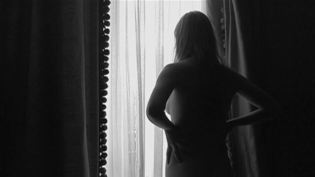 Isild Le Besco nude – A tout de suite (2004)