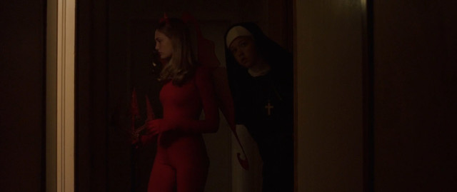 Jaci Jones sexy, Emily Peachey sexy, Belle Shickle sexy, Caroline Coleman sexy – Fishbowl (2018)