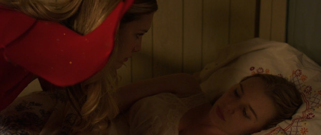 Jaci Jones sexy, Emily Peachey sexy, Belle Shickle sexy, Caroline Coleman sexy – Fishbowl (2018)