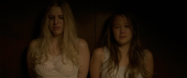 Jaci Jones sexy, Emily Peachey sexy, Belle Shickle sexy, Caroline Coleman sexy – Fishbowl (2018)