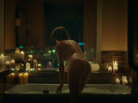 Andrea Delogu nude – Divorzio a Las Vegas (2020)
