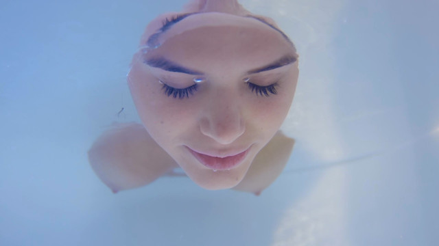 Bruna Marquezine nude – Vou Nadar Ate Voce (2019)