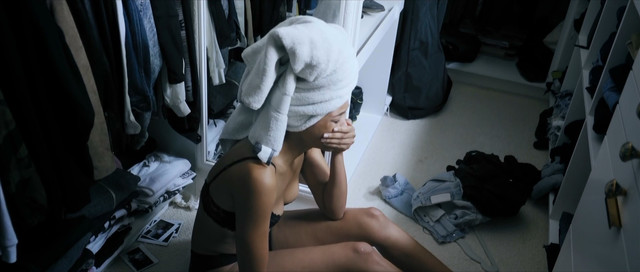 Kathryn Lockhart sexy – Gravid (2018)