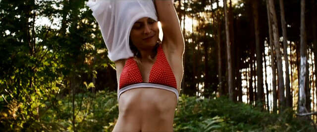 Elena Rey sexy – Paraiso (2014)