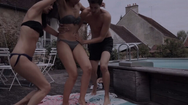 Anais Parello sexy, Marina Pangos sexy – Plash (2016)