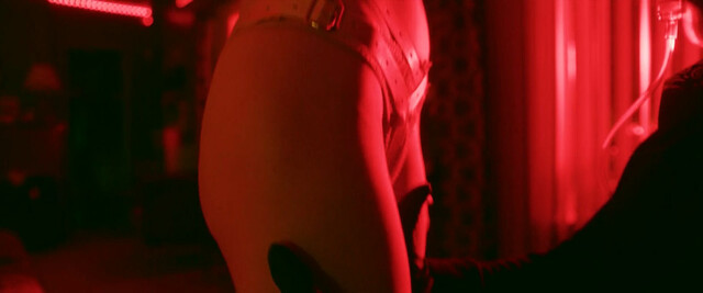 Alexandra Daddario sexy – Songbird (2020)
