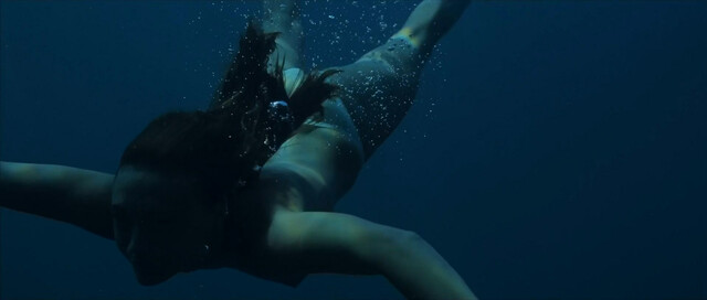 Julie Duval nude – La Mer est ma mere (2016)