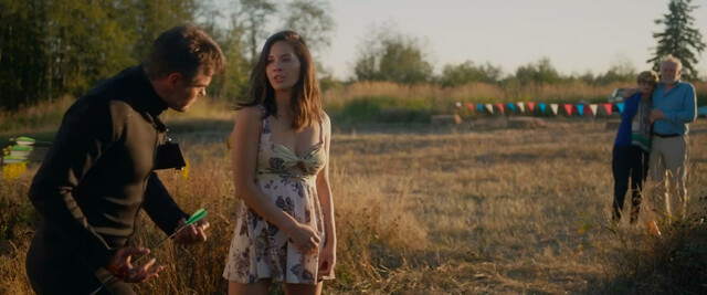 Olivia Munn sexy, Donna Benedicto sexy, Melanie Chan sexy – Buddy Games (2019)