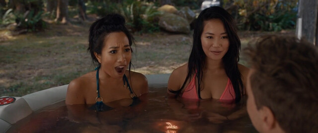 Olivia Munn sexy, Donna Benedicto sexy, Melanie Chan sexy – Buddy Games (2019)
